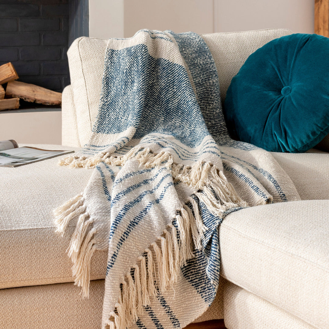 How to Style a Throw Blanket Like a Designer