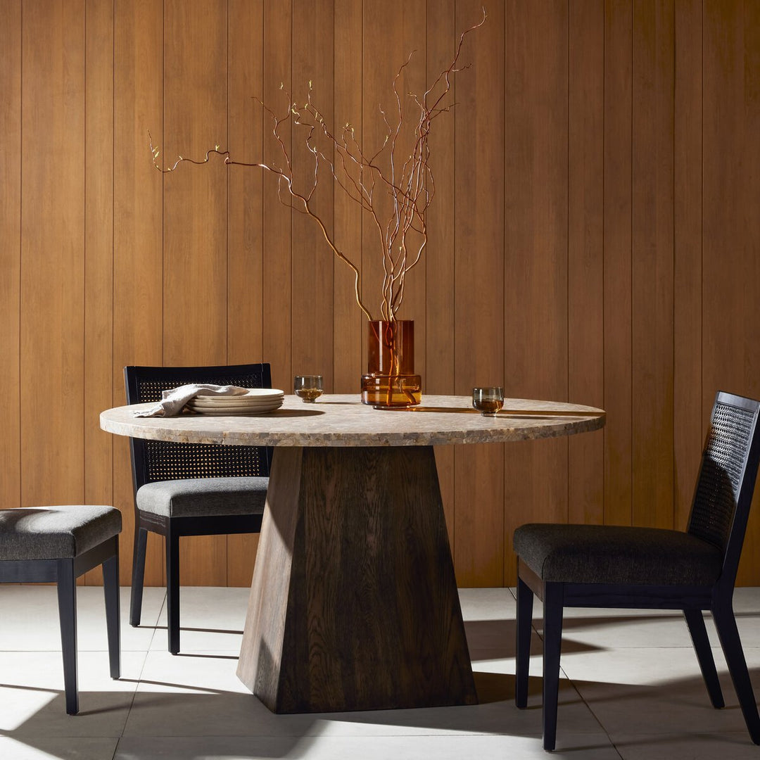 Brisa Round Dining Table